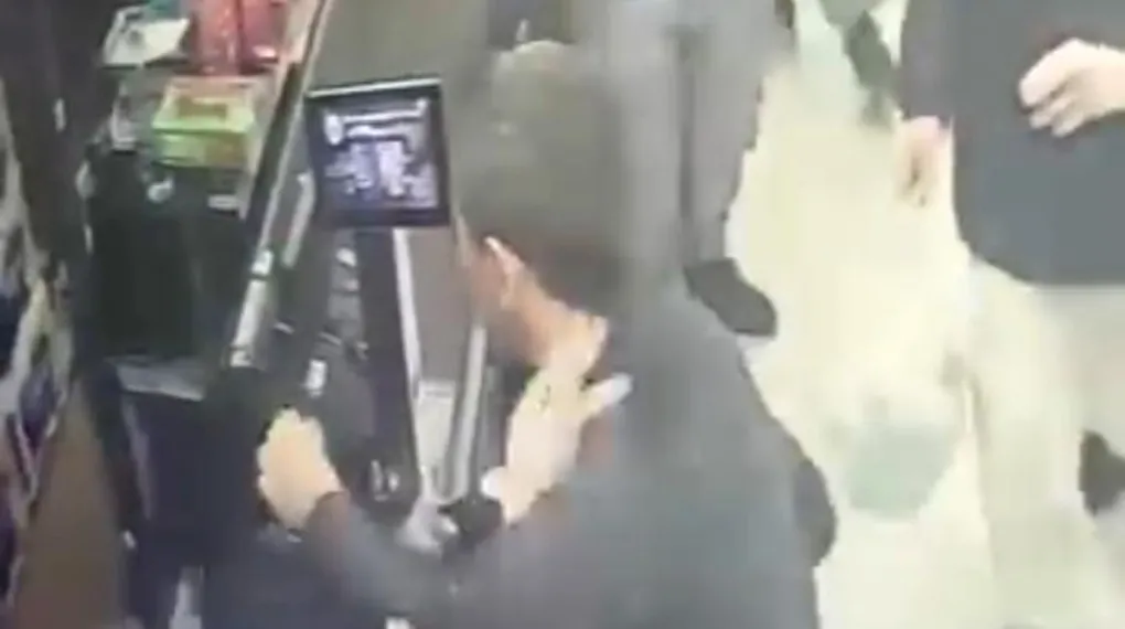 Markette 'poşet' dehşeti: O anlar kamerada