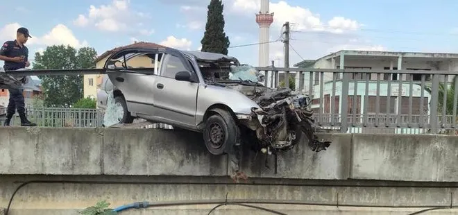 Samsun’da feci kaza! Otomobil köprünün korkuluklarına saplandı