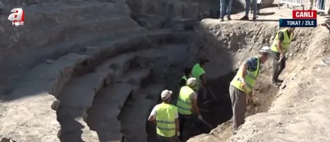 Sezar’ın ‘Geldim, Gördüm, Yendim’ dediği Zile Kalesi’nde antik tiyatro bulundu