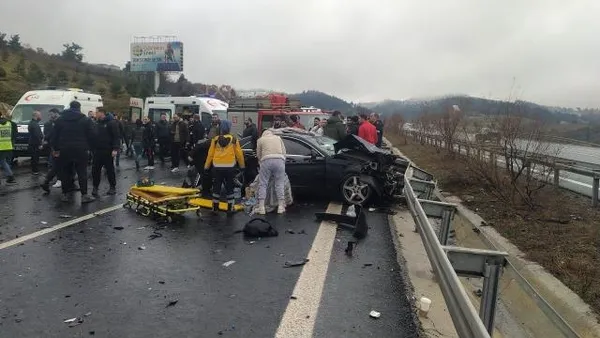 1675591900484.jpg Bursa'da zincirleme trafik kazası! Ölü ve yaralılar var - 1