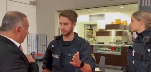 Son dakika: Almanya’da A Haber muhabiri İsmail Erel’e FETÖ’cü alçak Ercan Karakoyun’dan saldırı