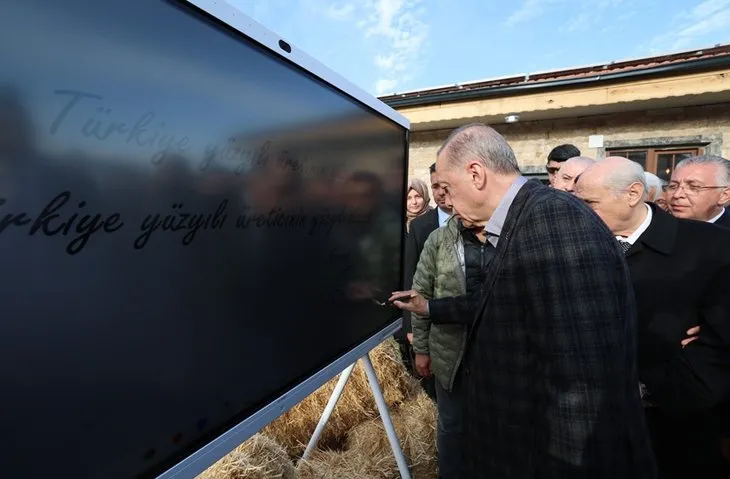 Başkan Erdoğan Gaziantep’te köy evinde vatandaşlarla bir araya geldi