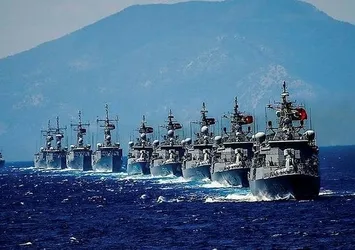 Savaş gemileri Akdeniz'e iniyor! Türkiye yeni Navtex ilan etti...