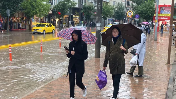 meteorolojiden-34-il-icin-pes-pese-sari-kodlu-uyari-geldi-ani-sel-baskinina-dikkat-12-haziran-2022-hava-durumu-1655004445880.jpg Meteoroloji'den 34 il için peş peşe "sarı" kodlu uyarı geldi! Ani sel baskınına dikkat | 12 Haziran 2022 hava durumu | Yağışlar devam edecek mi? - 8