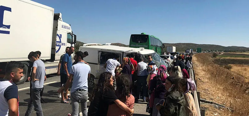 Minibüsler çarpıştı: 2'si ağır 10 yaralı