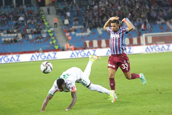 trabzonspor-teknik-direktoru-abdullah-avcidan-kirmizi-kart-yorumu-bu-kadar-kolay-sari-kart-gorulmemeli-1632775832208.jpg Trabzonspor Teknik Direktörü Abdullah Avcı'dan kırmızı kart yorumu: Bu kadar kolay sarı kart görülmemeli - 1