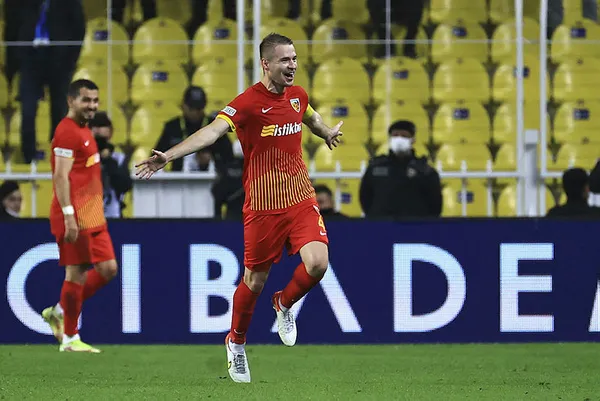 fenerbahce-2-kayserispor-2-mac-sonucu-fenerbahce-1-puani-son-saniyede-kurtardi-1636308963657.jpg Fenerbahçe: 2 - Kayserispor: 2 MAÇ SONUCU | Fenerbahçe 1 puanı son saniyede kurtardı