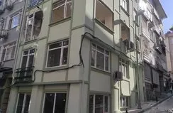 İstanbul’da 5 katlı binada doğalgaz patlaması