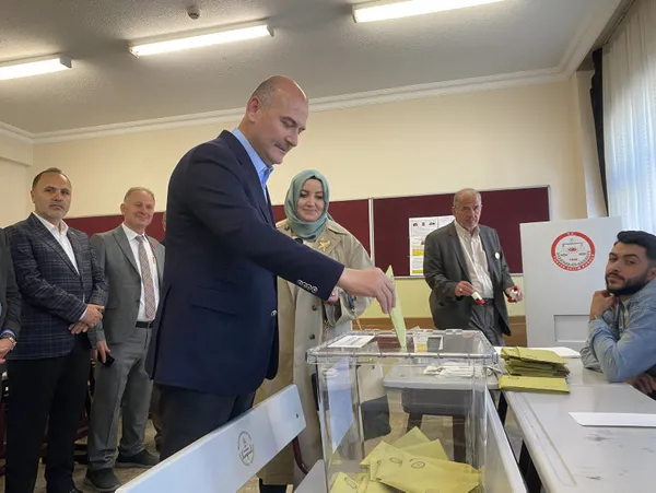 adalet-bakani-bekir-bozdag-sanliurfada-oyunu-kullandi-1684052400236.jpg Bakanlar sandık başında: "Bugün söz millette" - 5