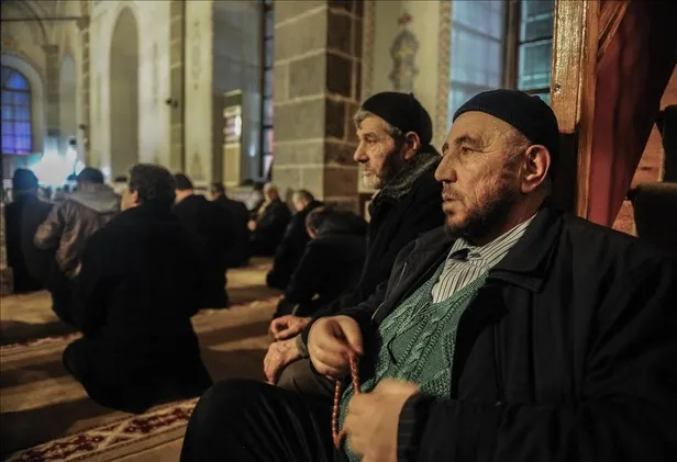 mevlid-kandili-duasi-diyanet-mevlid-kandilinde-hangi-dualar-okunur-2022-mevlid-kandilinde-okunacak-dular-1665126202903.jpg Mevlid Kandili duası: Diyanet Mevlid Kandili'nde hangi dualar okunur? 2022 Mevlid Kandili'nde okunacak dular - 6