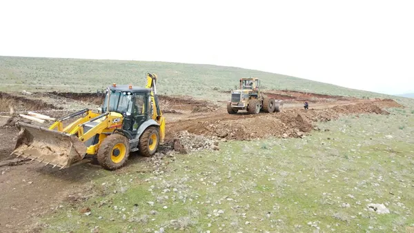 1679218523327.jpg Çevre, Şehircilik ve İklim Değişikliği Bakanı Murat Kurum paylaştı: Nurdağı'nda 310 köy evinin inşasına başlandı - 3
