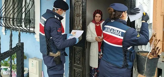 Arnavutköy’de jandarma kapı kapı dolaşıp yardımları dağıttı