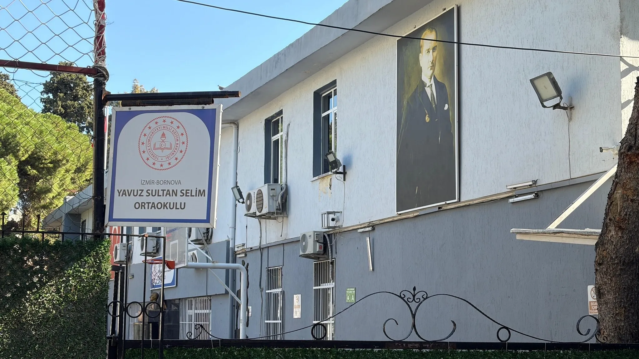 Bornova'da öğretmen Y.H. hakkında kadın velilere sözlü taciz iddiasıyla soruşturma başlatıldı