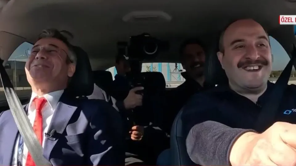 A Haber Togg'u test etti! Sanayi ve Teknoloji Bakanı Mustafa Varank direksiyona geçti... İşte A Haber ekibinin Togg izlenimi