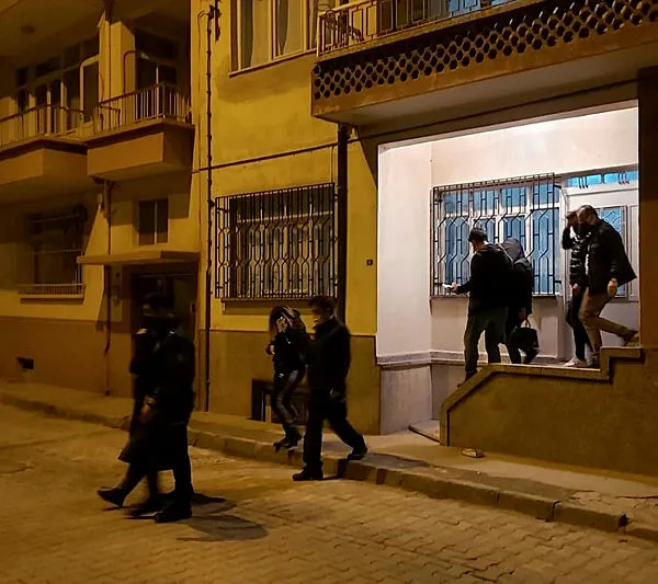 Aydın’da fuhuş operasyonu! Müşteri ve kazanç ajandası ele geçirildi - 1