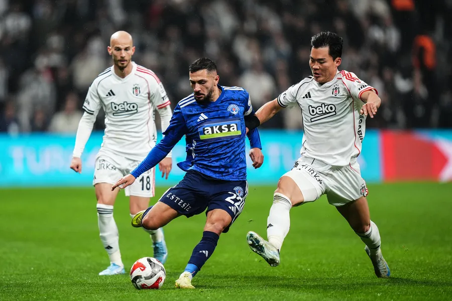 emre-belozoglundan-besiktas-maglubiyet-yorumu-hatalar-pahaliya-patladi-1773950718806.jpg Emre Belözoğlu'ndan Beşiktaş mağlubiyet yorumu: "Hatalar pahalıya patladı" - 1