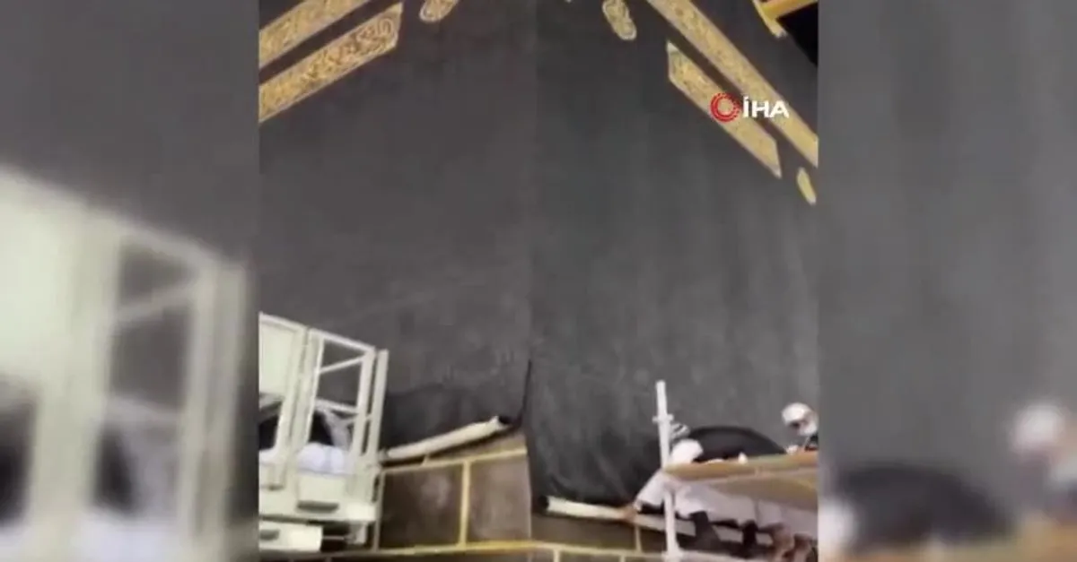 Kabe örtüsü 3 metre yukarıya kaldırıldı