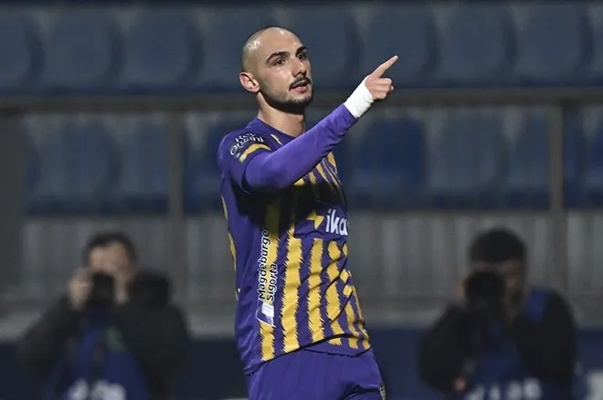 galatasarayin-ilk-transferi-tamam-ahmet-kutucu-aciklamasi-transfer-yuzde-80-1737440190933.jpg Ahmed Kutucu