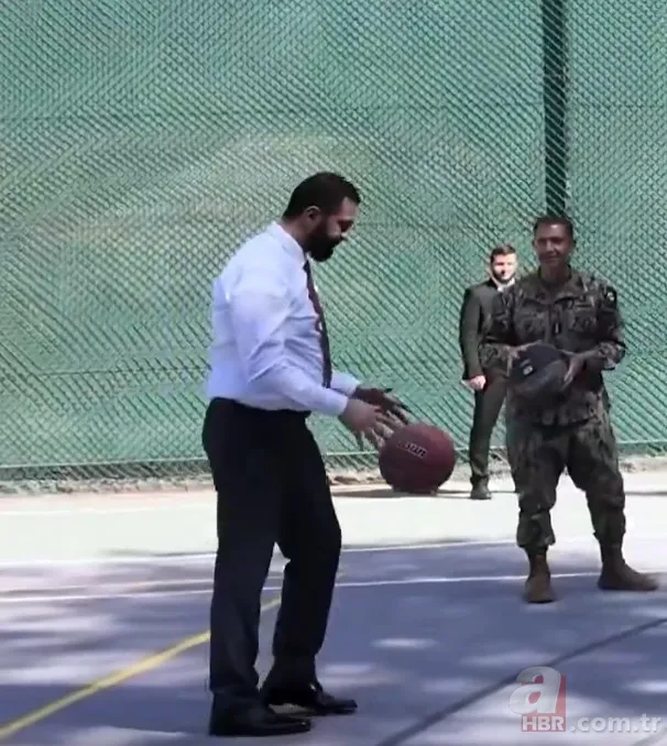 Suriye lideri Şara CENTCOM Komutanı Cooper ile basketbol oynadı 2