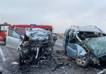 Konya’da feci kaza! Kamyonetler kafa kafaya çarpıştı: 4 ölü