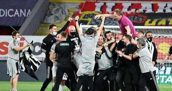 1621370923858.jpg Avrupa kupalarında mücadele edecek takımlar belli oldu! Beşiktaş'ın kupayı alması Fenerbahçe'ye yaradı - 1