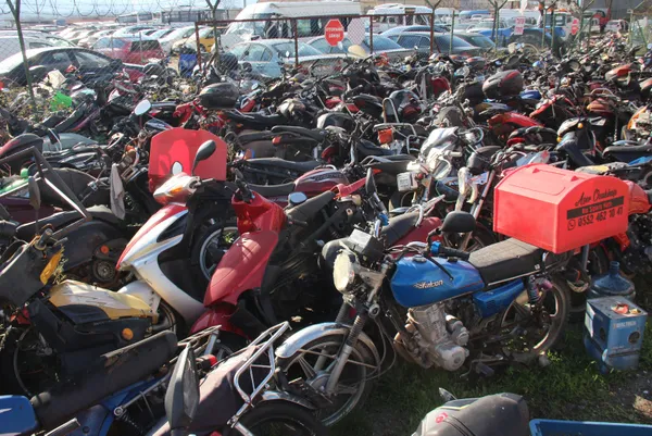 Kocaeli’nde Yediemin Otoparkı motosiklet mezarlığına döndü! 12 senedir bekliyorlar