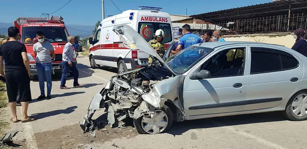 Bursa'da korkunç kaza! İki otomobil kafa kafaya çarpıştı - 1