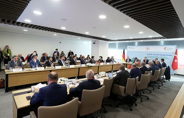 turk-alman-enerji-forumunda-bakan-alparslan-bayraktardan-onemli-aciklamalar-1698401586099.jpg Türk-Alman Enerji Forumu! Bakan Alparslan Bayraktar'dan açıklama: Türkiye’ye yatırım yapmaya davet ediyoruz - 2