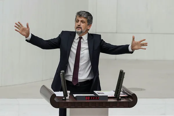 Diyarbakır'da taksicilerden HDP'li Garo Paylan'a sert tepki: Belediyeleriniz bizi perişan etti - 3