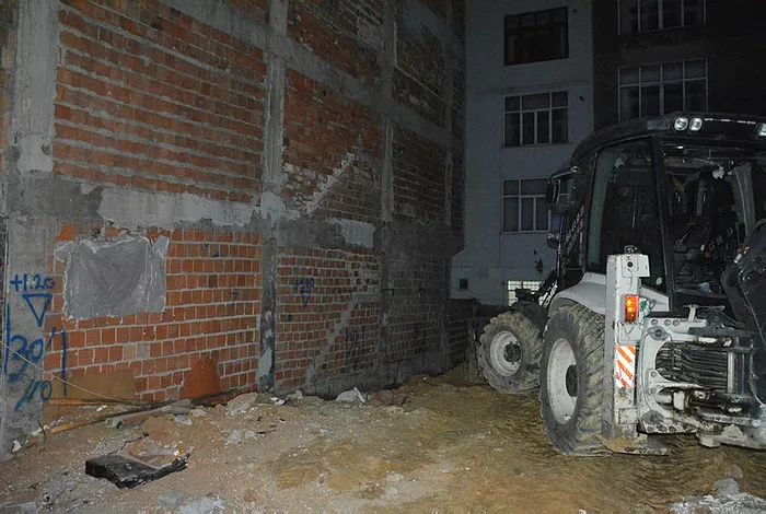 İstanbul'da panik! Sultangazi'de iki bina çökme riski nedeniyle boşaltıldı - 4
