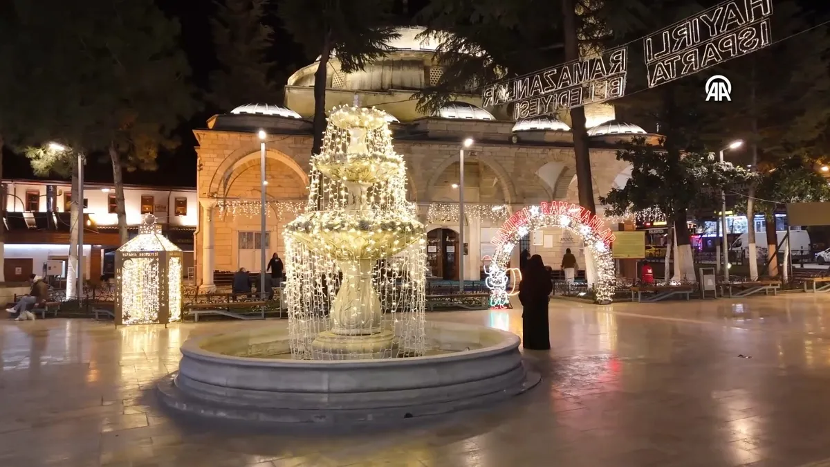 Isparta'daki yaklaşık 5 asırlık Firdevs Bey Camisi yıllara meydan okuyor