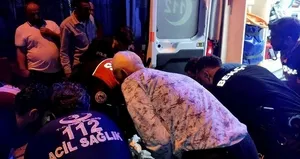 Bekçinin bacağına demir korkuluk saplandı