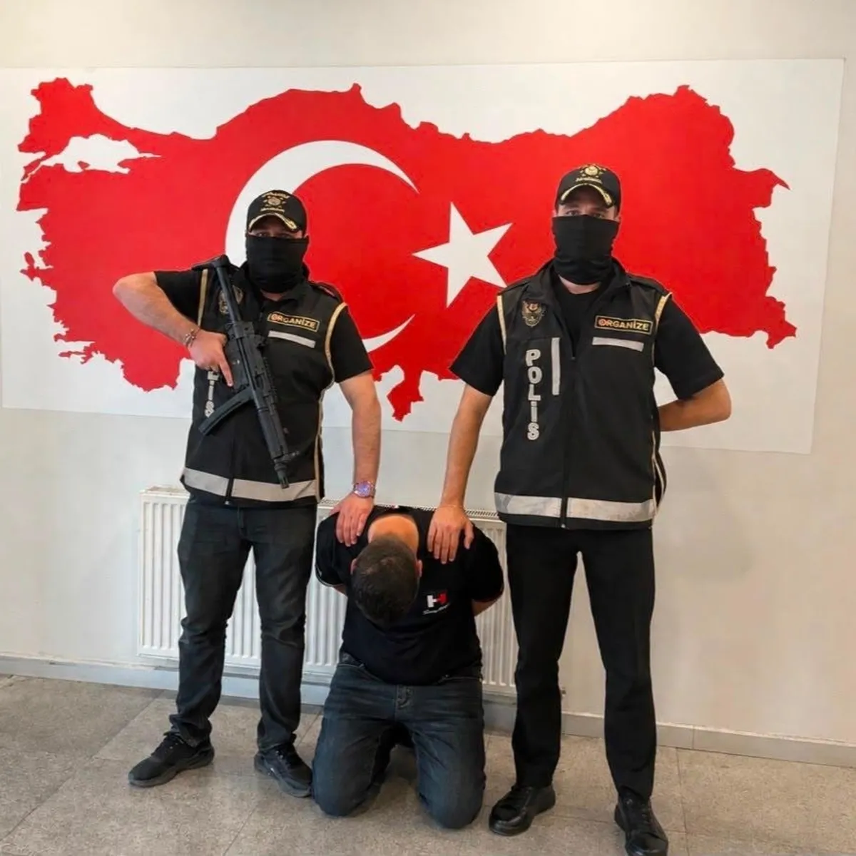 Sınır ötesinde nefes kesen operasyon! Aranan firari Bakü'de kıskıvrak yakalandı