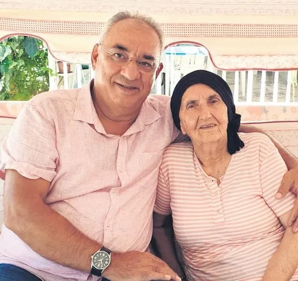 1685511891820.jpg DSP lideri Önder Aksakal ve annesi arasında gülümseten diyalog: Oyum sana değil Erdoğan’a - 2