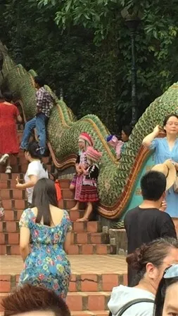 Chloe'nin bakışı servet olarak geri döndü 17