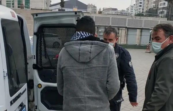Mendil satma bahanesiyle yaklaşıp gasp yaptılar! - 3