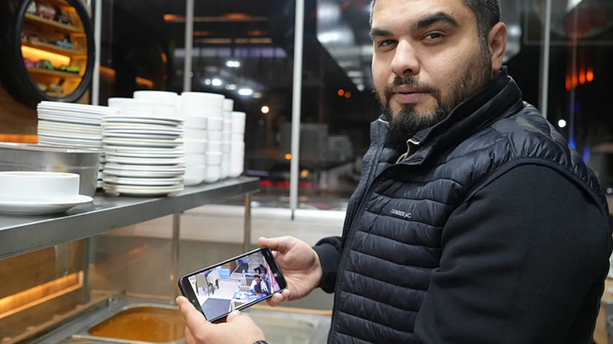 Müşteriden mide bulandıran hareket! 100 lira ödememek için kendini rezil etti