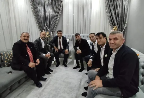 Gaziantep'teki bir düğünde saldırıya uğrayan müzisyen Erdal Erdoğan HDP'nin provokasyonuna geçit vermedi: Türk-Kürt sorunu yoktur! Hepimiz kardeşiz - 5