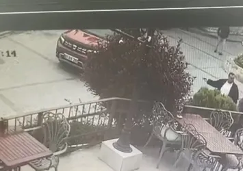 İstanbul’da trafikte satırlı dehşet! Önce yumruk atıp saldırdı ardından...