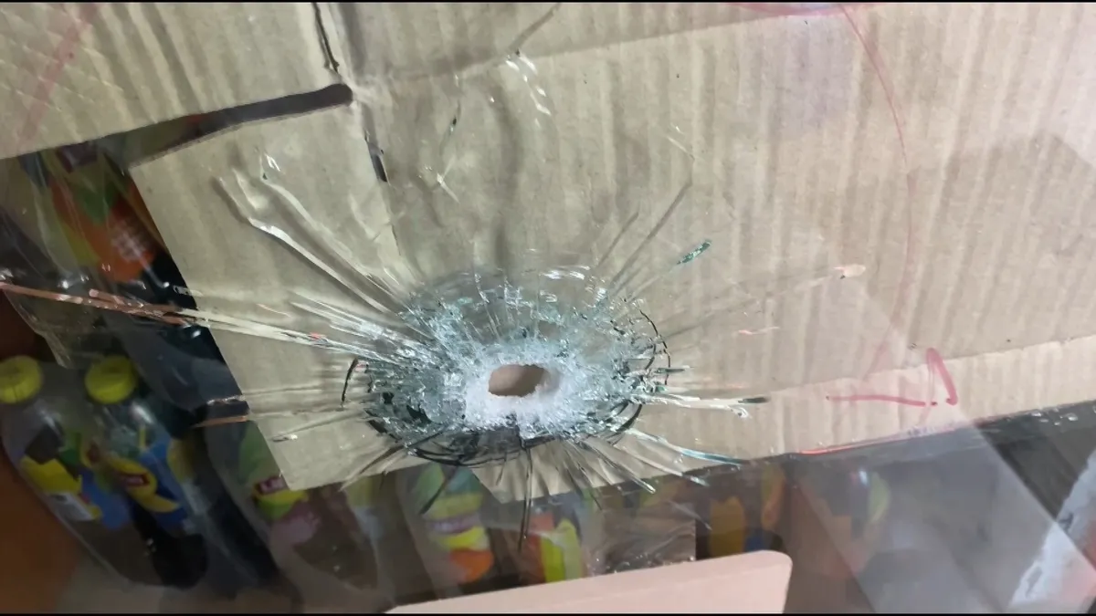 İstanbul'da markete silahlı saldırı! Polis peşlerine düştü