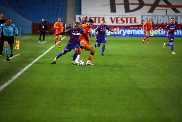 Son dakika: Galatasaray Trabzon’da liderliğe uzandı! Sarı kırmızılılar Trabzonspor’u iki golle geçti