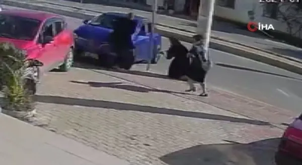 antalyada-korkunc-kaza-kontrolden-cikti-duraga-daldi-metrelerce-savrulan-evli-cift-hayatini-kaybetti-1704461967086.jpeg Antalya'da korkunç kaza! Kontrolden çıktı durağa daldı! Metrelerce savrulan evli çift hayatını kaybetti - 1