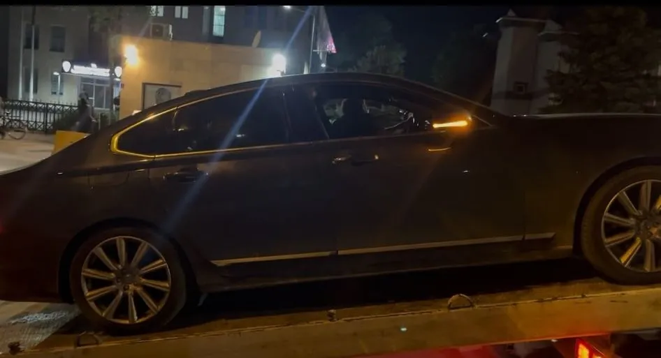 Polisin "dur" ihtarına uymadı, çakarlı araçla kaçtı! Ehliyetsiz sürücüye 786 bin TL ceza - 1