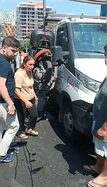 1721560204312.jpeg Kağıthane'de korkunç olay! Sürücü kalp krizi geçirdi çarptığı kadının bacağı koptu - 1