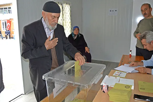 Deprem bölgesinde Başkan Erdoğan rüzgarı! - 1