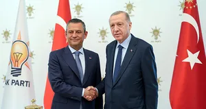 Başkan Erdoğan ile Özgür Özel hediyeleşti!
