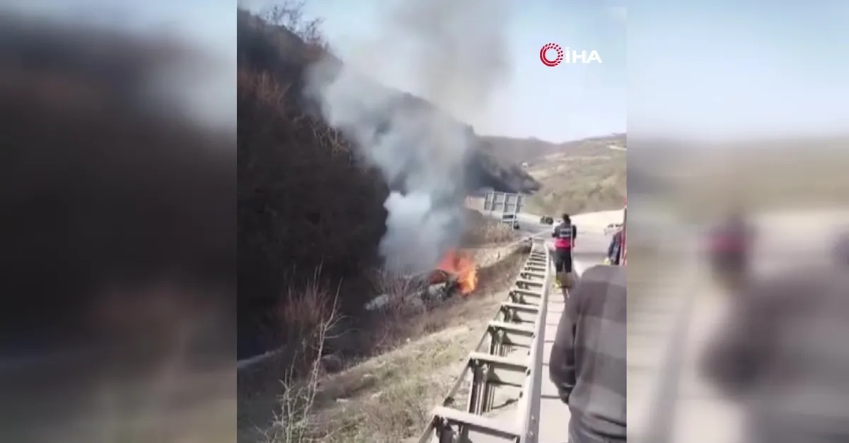 Sinop’ta kaza yapan araç alev aldı