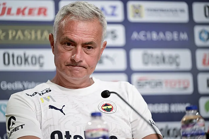 Jose Mourinho’dan Galatasaray ve Okan Buruk’a olay gönderme: Kart görmeyebiliyor...