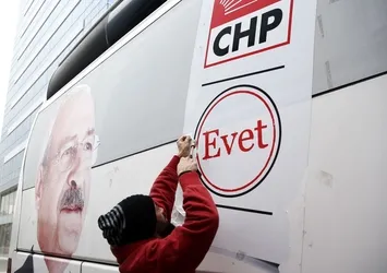 CHP, otobüslerinden "evet" mührünü kaldırttı