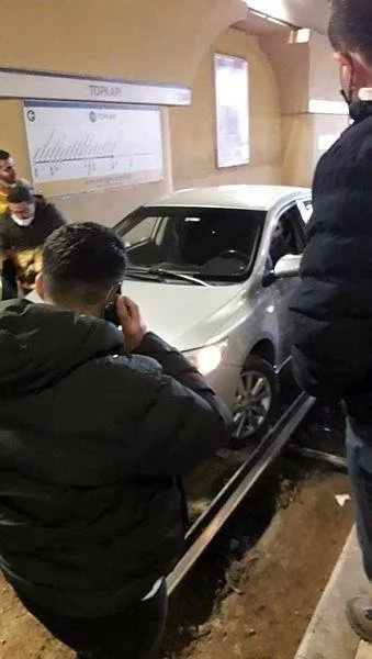 İstanbul Fatih'te otomobil tramvay durağına girdi! Görenler şaşkına döndü... - 6